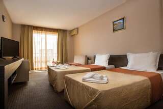 Отель Flagman Hotel Созополь Двухместный номер с 1 кроватью или 2 отдельными кроватями-1